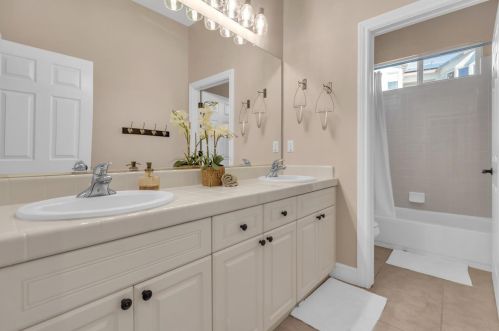 1403 Souza Dr, Folsom CA 95762-7559 exterior