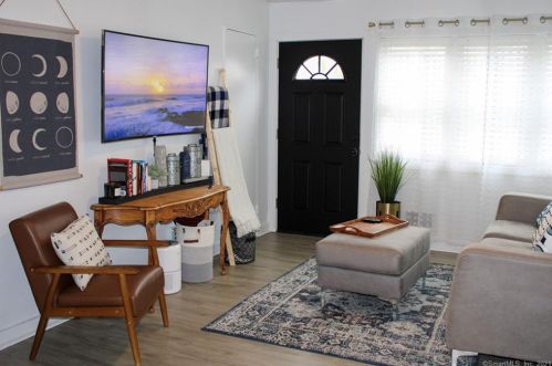 53 Circle Dr, Wallingford, CT 06492-1701