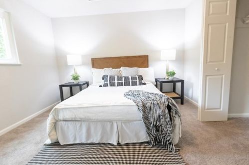 2957 Eleanor Ter, Atlanta GA  30318-6078 exterior