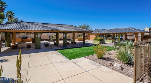 9961 Desert Aire Dr, Tucson AZ 85730-3803 exterior