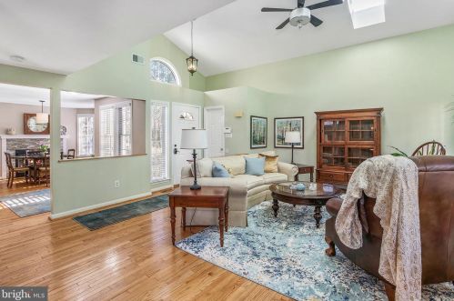 7513 Cross Gate Ln, Alexandria VA 22315-4619 exterior