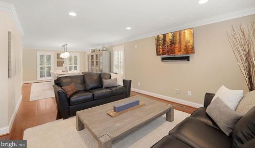 1008 Kimberwicke Rd, Mc Lean VA 22102-1328 exterior