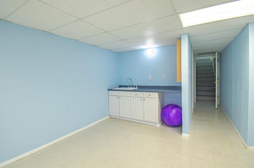 1242 Hyannis Dr, Saint Louis MO 63146-4639 exterior