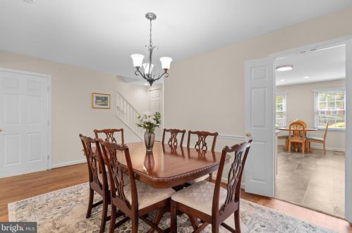 5806 Tudor Ln, Rockville MD 20852-2852 exterior