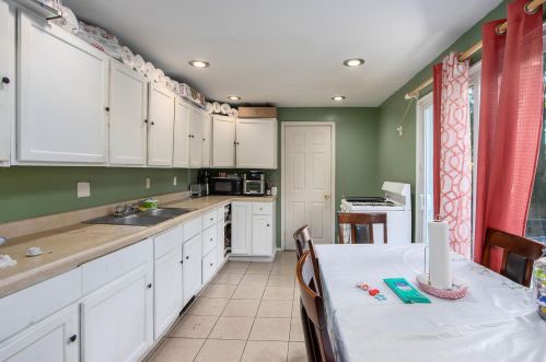 1408 Stockbridge Ave, Kalamazoo MI 49001-3904 exterior