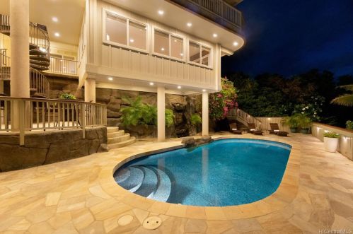 4990 Poola St, Honolulu, HI 96821-1458