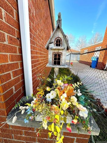 4992 Mckinley St, Dearborn Heights MI  48125-2513 exterior