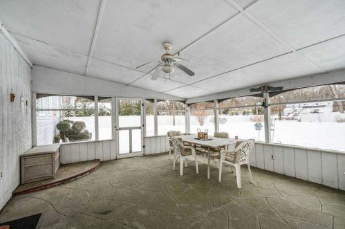 10 Pawnee Dr, Commack NY 11725-4210 exterior