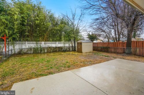 2811 Joseph Makell Ct, Alexandria VA 22306-2840 exterior