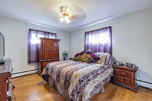 104 Brewster Rd, Enfield CT 06082-4104 exterior