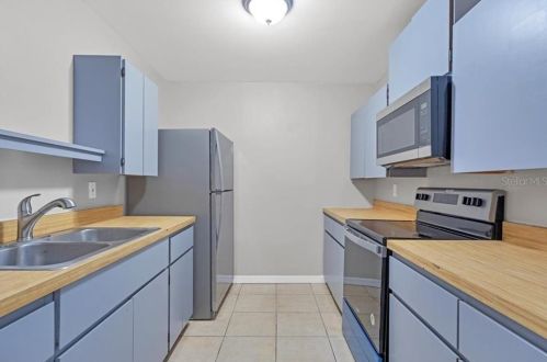 1728 Grn Rdg Rd, Tampa FL 33619-4963 exterior