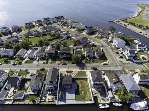 29 Mitchell Ave, Babylon NY 11702-4109 exterior