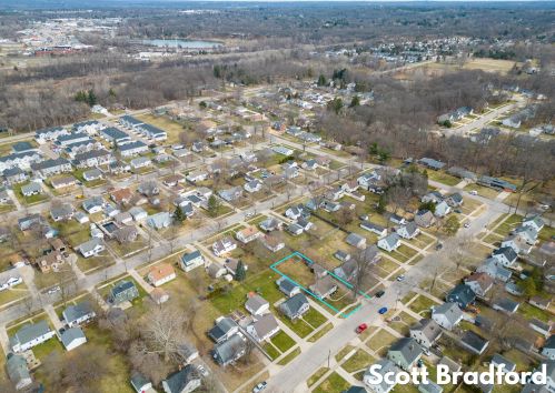 1317 Northlawn St, Grand Rapids MI 49505-3867 exterior