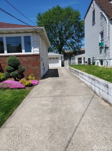 23 Longfellow St, Carteret, NJ 07008-2526