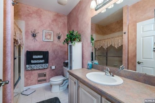 141 Barrister Dr, Kinnelon NJ 07405-3243 exterior