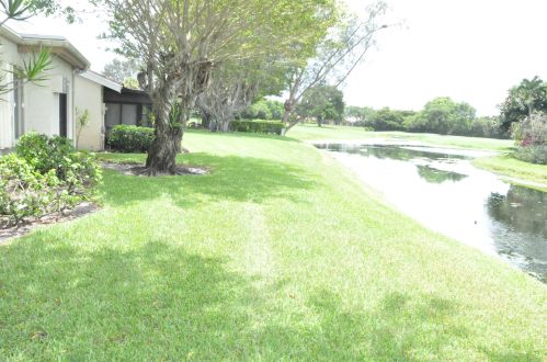 5670 Piping Rock Dr, Boynton Beach FL exterior