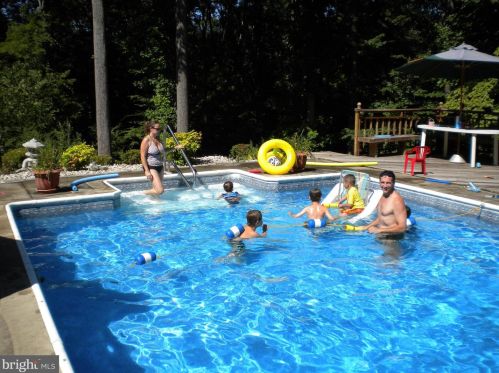 2162 Smoky Rd, Huntingtown MD 20639-8617 exterior