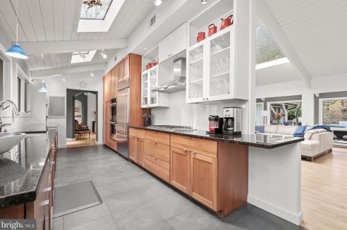 10113 Bevern Ln, Rockville MD 20854-2130 exterior