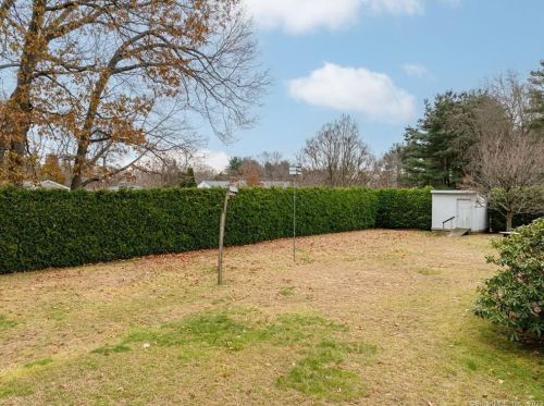 28 Linda Ln, Enfield CT exterior