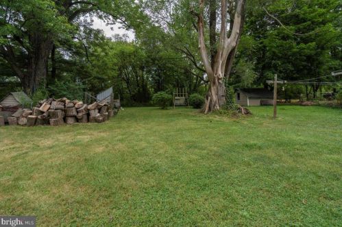 733 Lewis Rd, Limerick PA 19468-1307 exterior