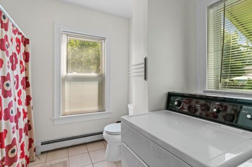 246 Smith St, Providence RI 02911-3307 exterior