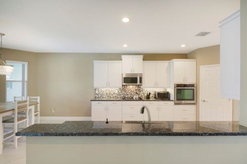 4904 Palmetto Dr, Fort Pierce FL 34982-3222 exterior