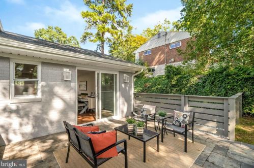 2809 James Dr, Alexandria VA  22303-1338 exterior