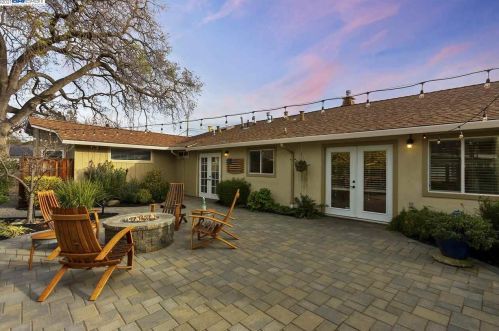 1870 Elinora Dr, Concord CA 94523-2815 exterior