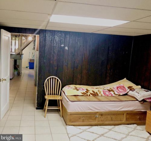 1362 Knorr St, Philadelphia PA 19111-4906 exterior