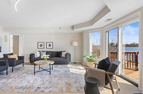 102 Adams Ct, Edgewater NJ 07020-1654 exterior