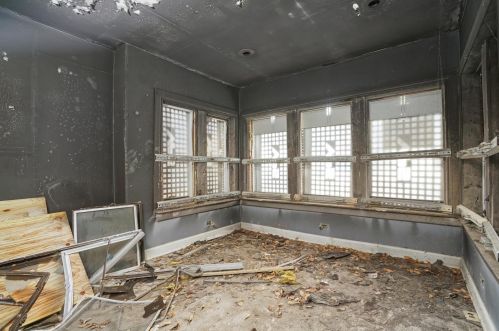 7413 King Dr, Chicago IL 60653-4145 exterior