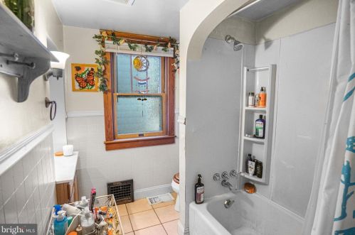 221 Locust St, Hanover PA  17331-2617 exterior