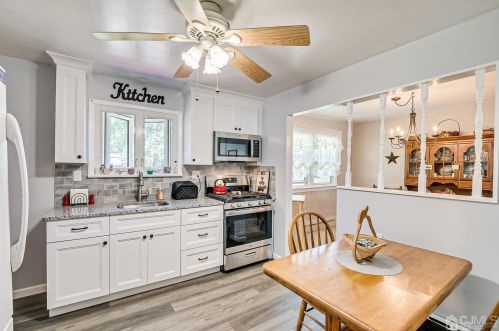 149 Vineyard Rd, Edison NJ 08817-4784 exterior