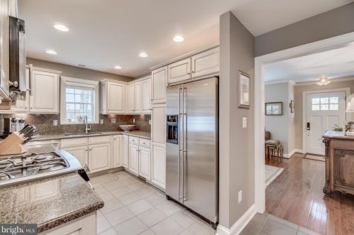 3013 King St, Alexandria VA 22302-3514 exterior