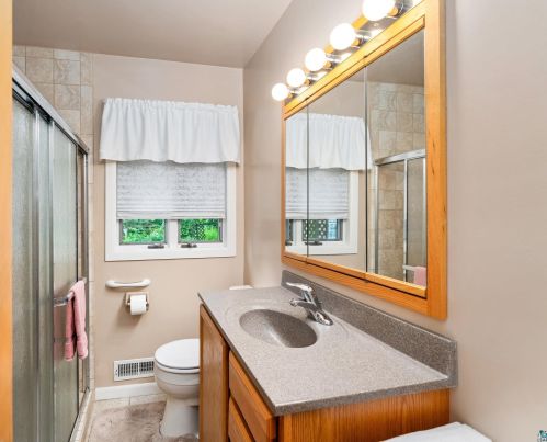 2134 Hillcrest Dr, Duluth MN 55811-3134 exterior