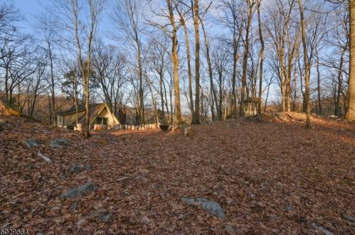 561 Shr Trl, Sparta NJ 07871-1208 exterior