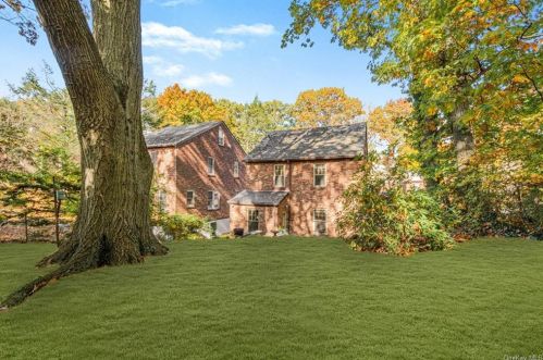 256 260th St, Bronx NY 10471-1822 exterior