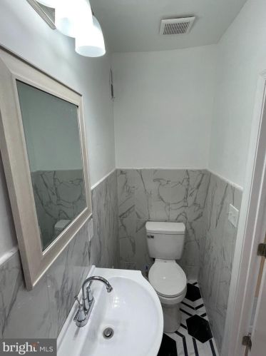 5818 Camac St, Philadelphia PA  19141-4123 exterior