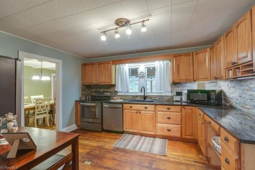 302 South St, Elkin NC  28621-3243 exterior