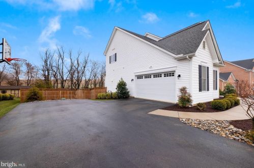 13 Hoffman Dr, Middletown MD 21769-7882 exterior