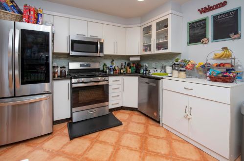 2519 West St, Union City, NJ 07087-3681