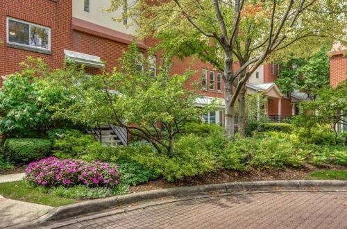 1025 Vernon Park Pl, Chicago IL 60607-3448 exterior