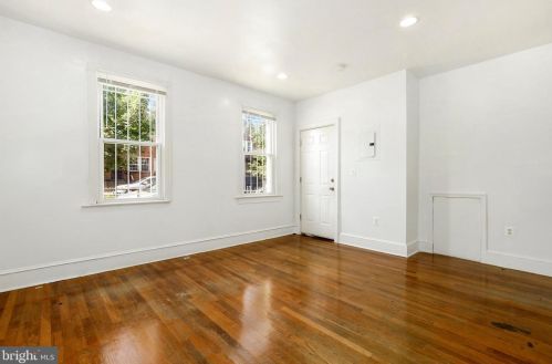 1320 T St, Washington DC 20009-4438 exterior