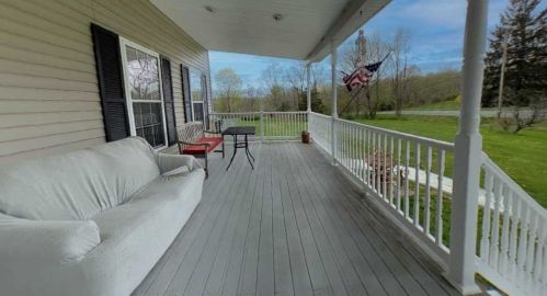 89 Dorsey Ln, Poughkeepsie, NY 12601-6404