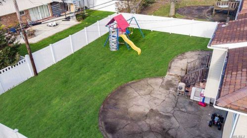 717 Eagle Dr, Valley Stream NY 11581-3539 exterior