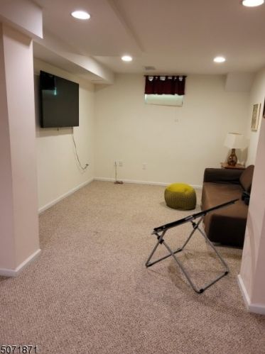 15 Lapis Cir, Town Center NJ 07052-2160 exterior