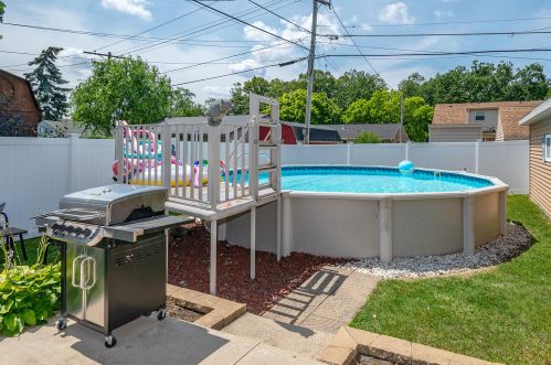 5411 Ohio Ave, Milwaukee WI 53219-4453 exterior