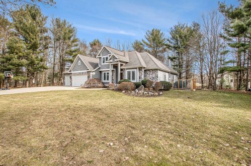 5480 Pine Bluff Ln, Meskegon, MI 49441-5965