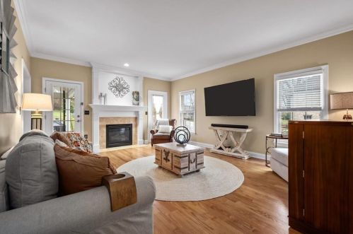 2419 Orchard Dr, Pittsburgh PA  15241-2542 exterior