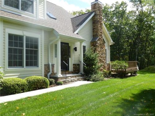 638 Danbury Rd, Ridgefield CT  06877-2727 exterior